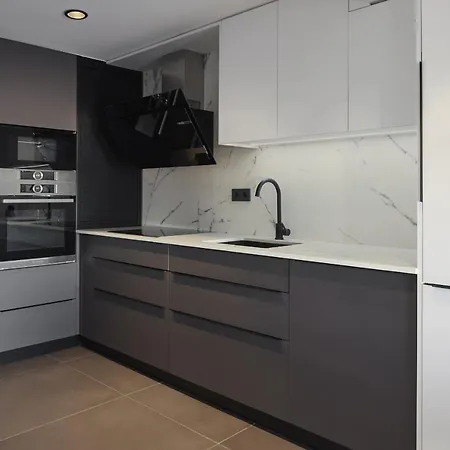 Always Easy I Sagues * サン・セバスティアン